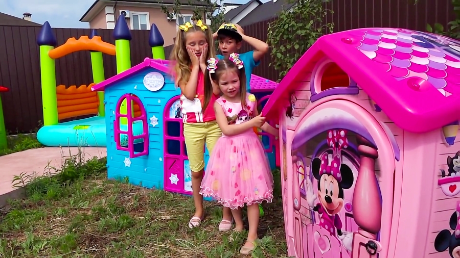 اسباب بازی ها و خانواده مهربان - تعمیر خانه رنگین کمانی با ساشا و مکس